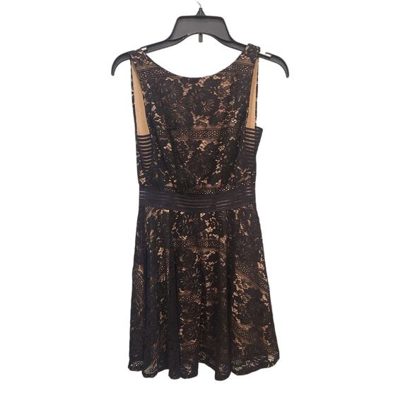 City Studio Junior Size 0 Black Lace Dress - Picture 2 of 6